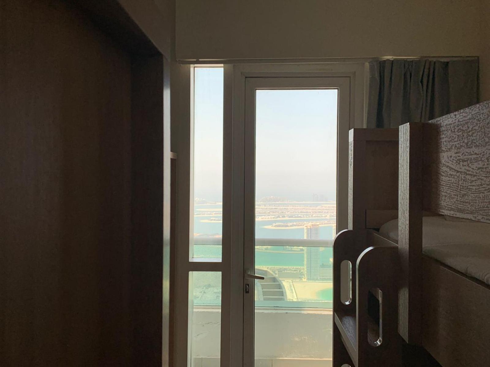 Hostal Dhostels - Marina Palm View *