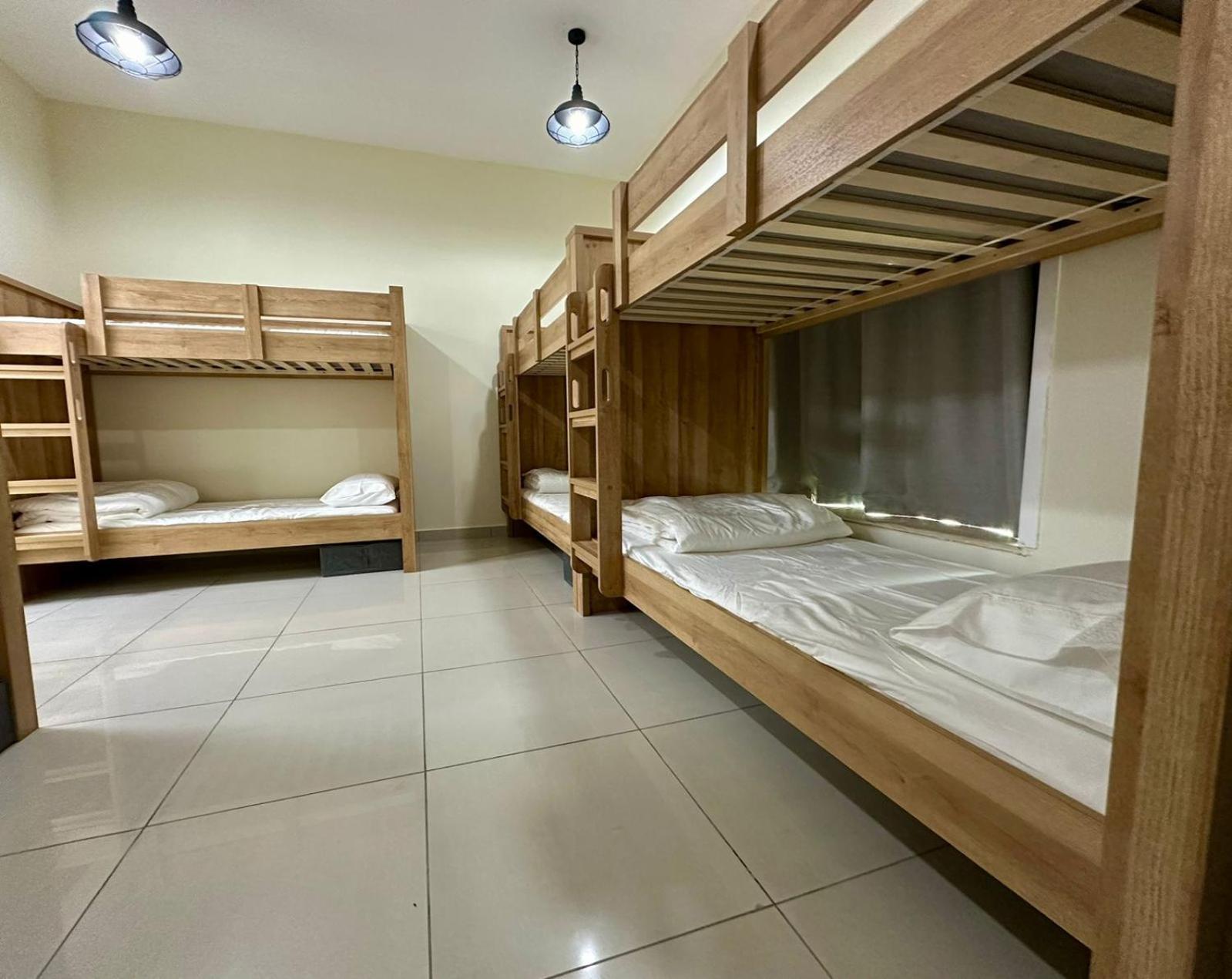 Hostal Dhostels - Marina Palm View