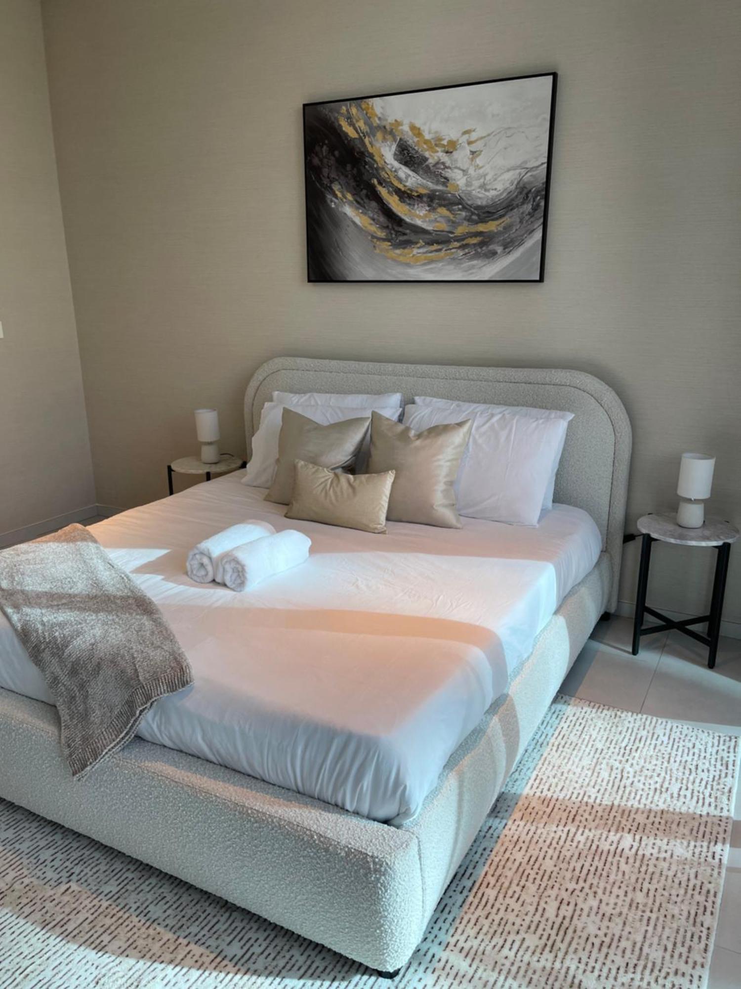 Marquise Square Tower Luxury App's Hotell