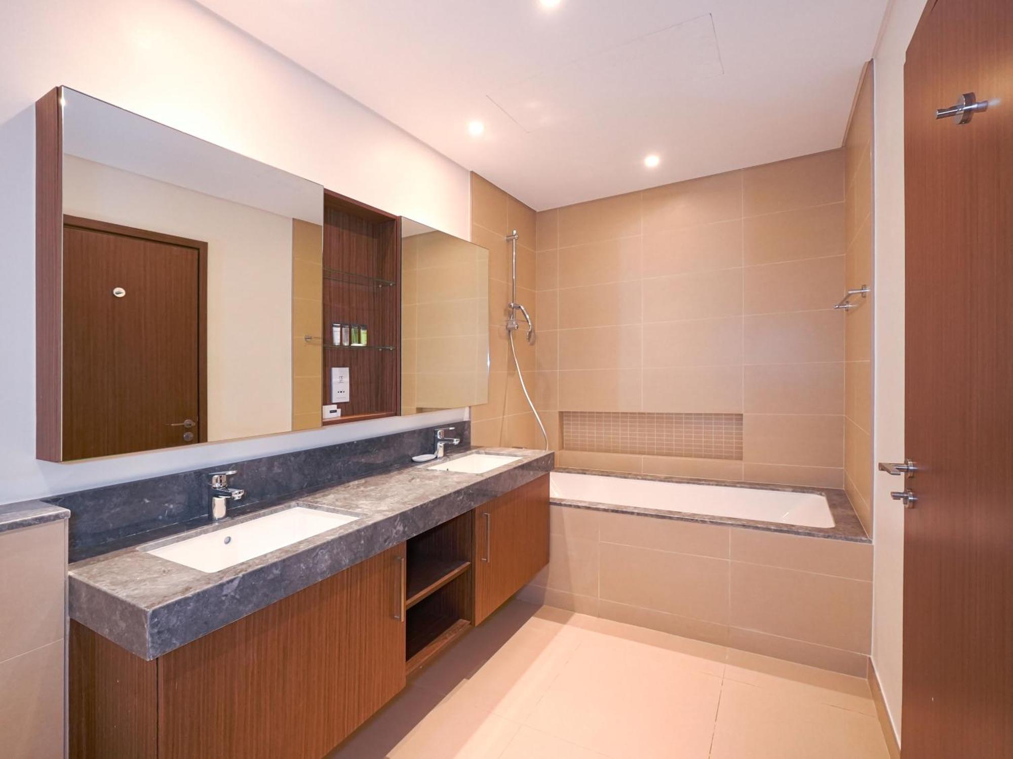 Apartment Emaar Marina: Sea And Ain View