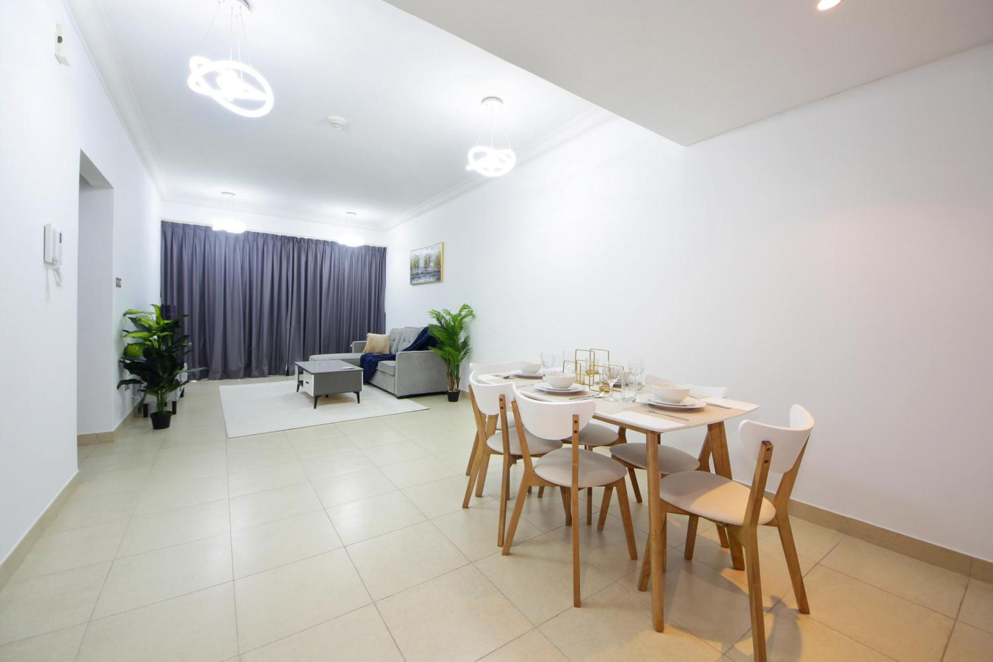 Spacious 1bhk In Downtown 8 Blvd