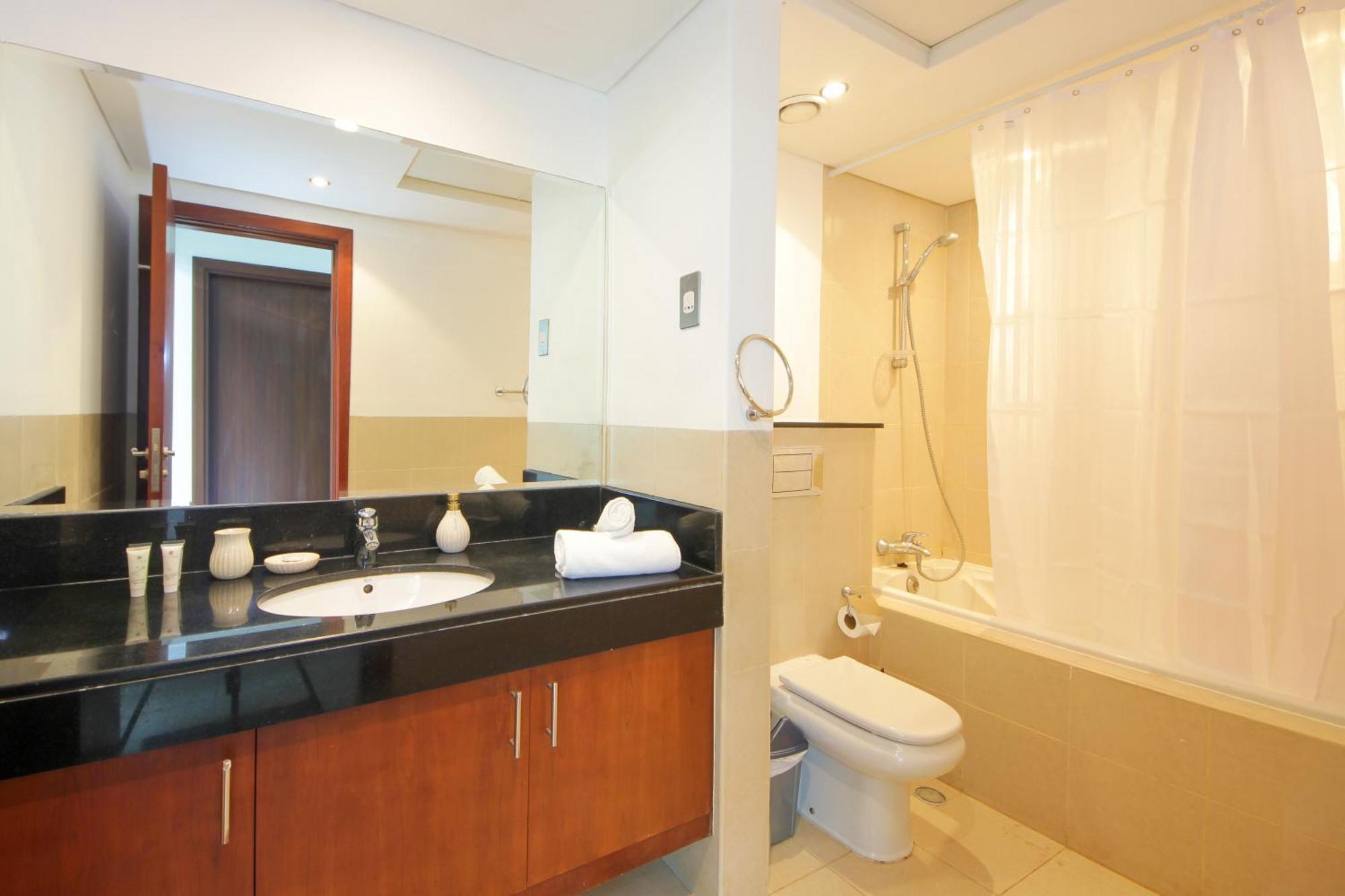 Spacious 1bhk In Downtown 8 Blvd *