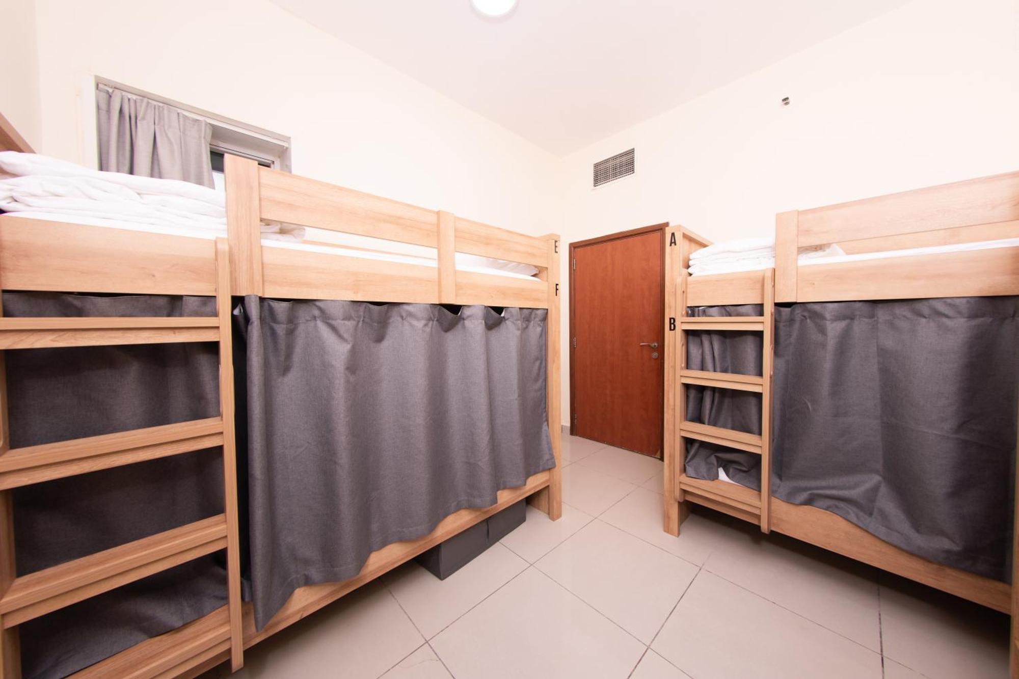Dhostels - Marina Palm View Hostal *