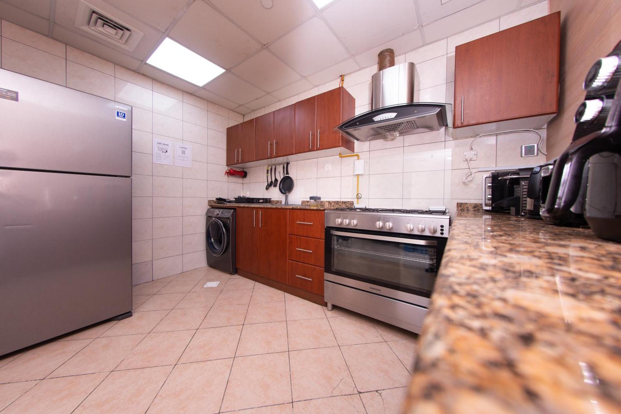 Hostal Dhostels - Marina Palm View