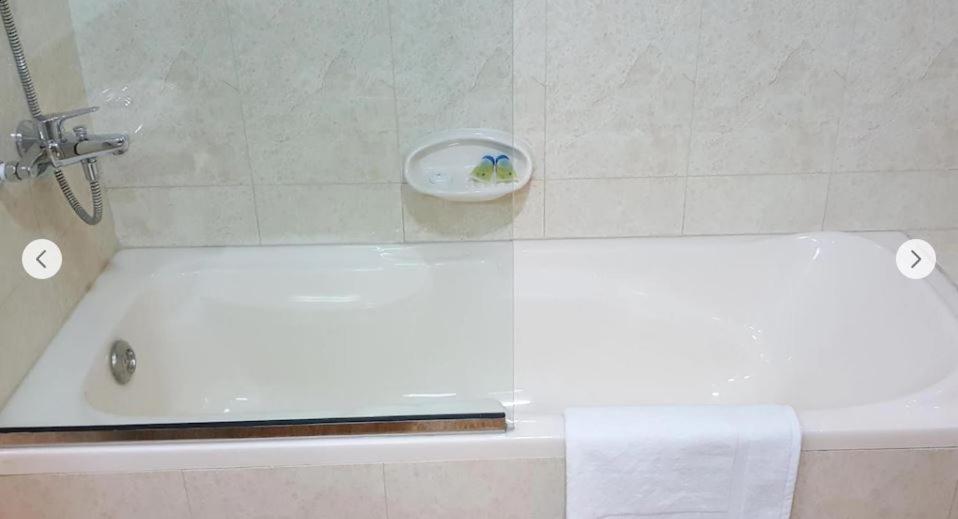 Homestay The Flex Partition Near Mall Of The Emirates Dubai