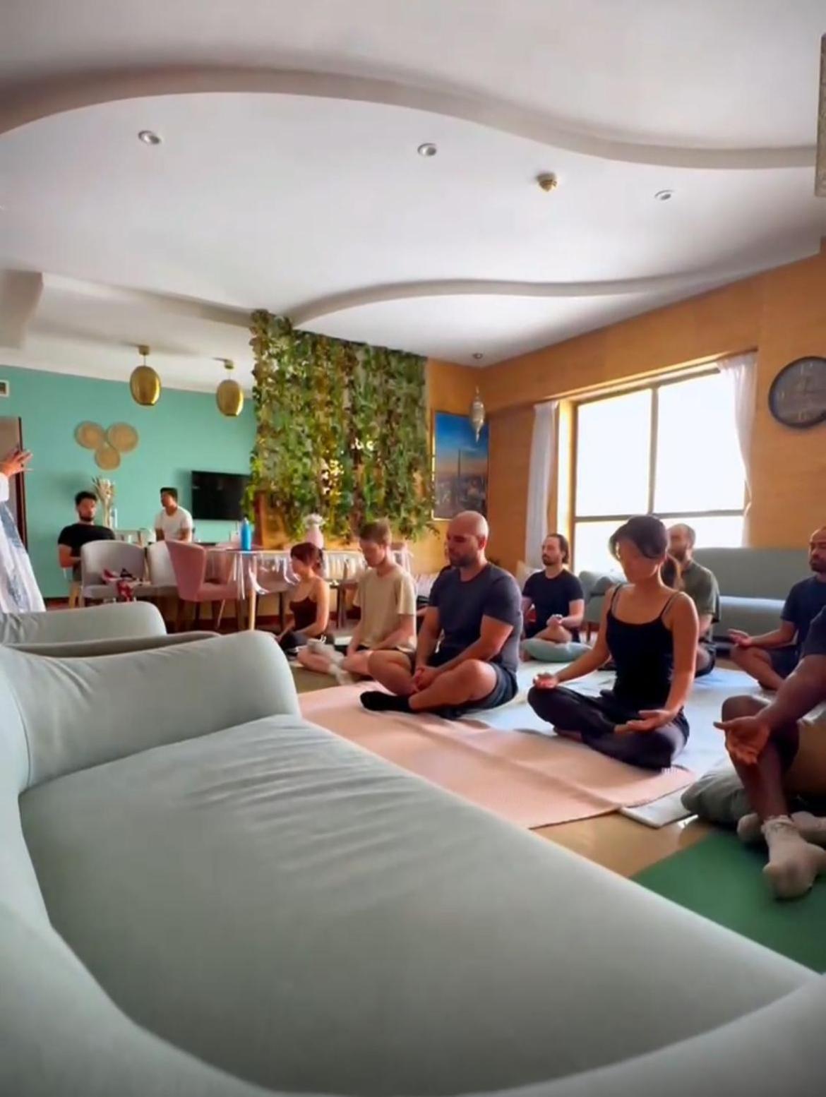 Homestar Deluxe Jbr Meditation & Wellness Hostel