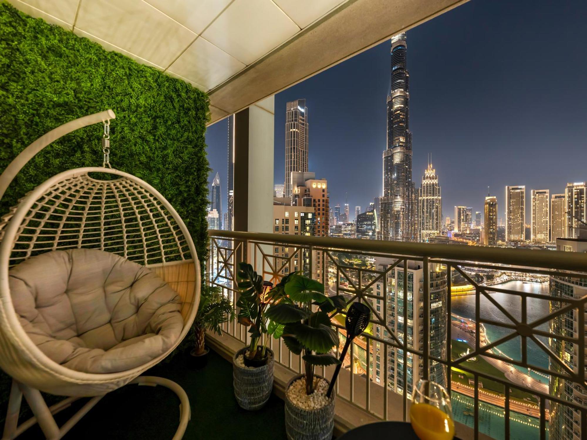 Appartamento Lavish 2 Bedroom I Burj Khalifa & Fountain Views I Free Gym, Pool, Parking, Wi-fi And Ps5 I By Skyline Serenity *