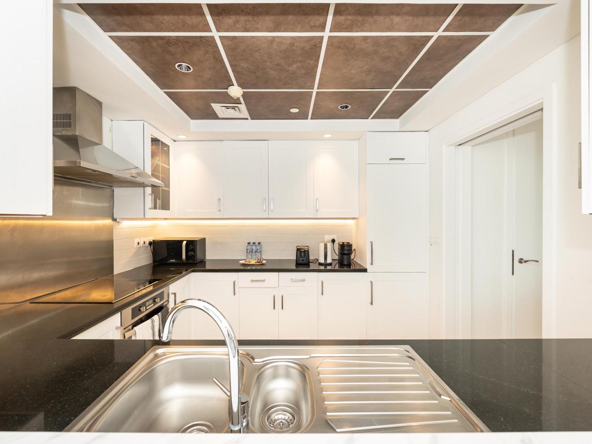 Appartamento Lavish 2 Bedroom I Burj Khalifa & Fountain Views I Free Gym, Pool, Parking, Wi-fi And Ps5 I By Skyline Serenity