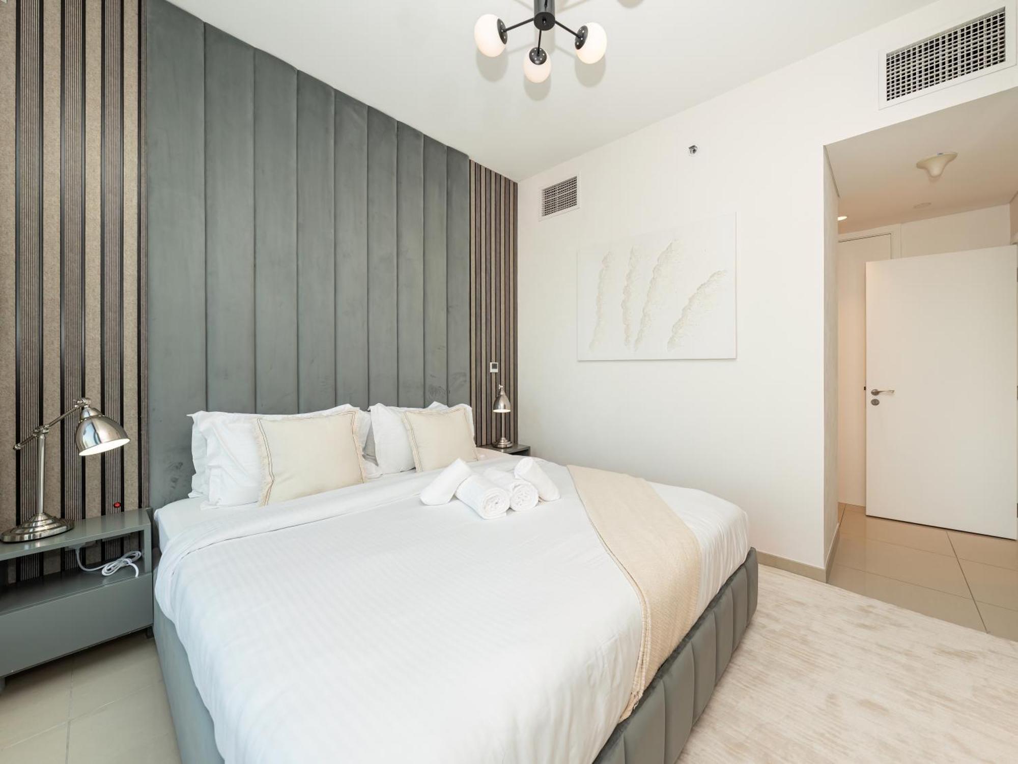 Appartamento Lavish 2 Bedroom I Burj Khalifa & Fountain Views I Free Gym, Pool, Parking, Wi-fi And Ps5 I By Skyline Serenity