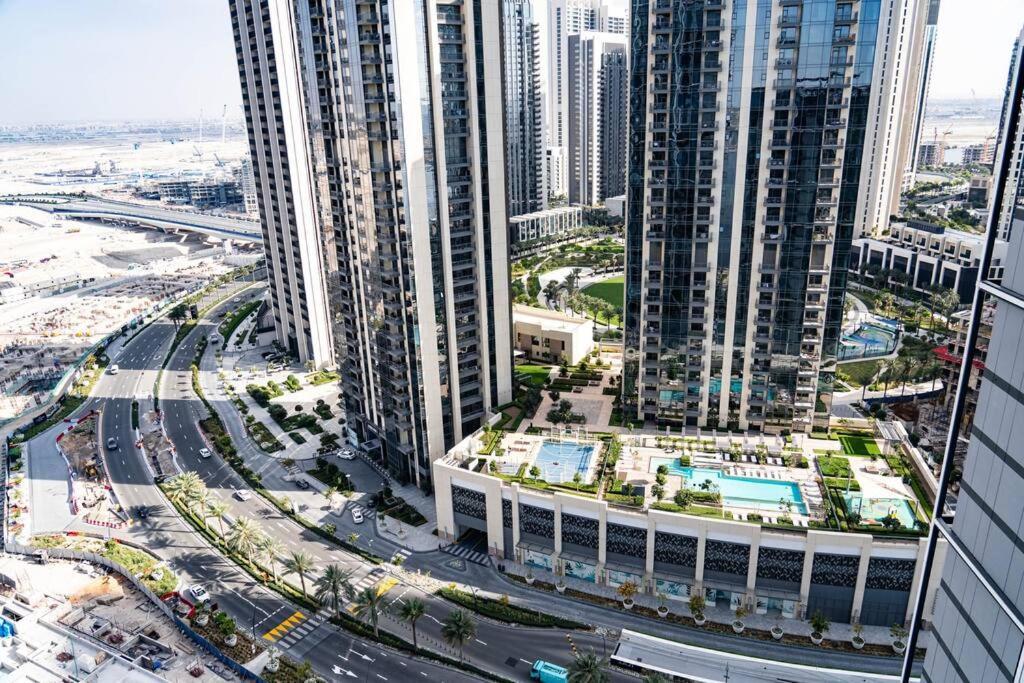Trendy Promenade Living Creek Harbour *