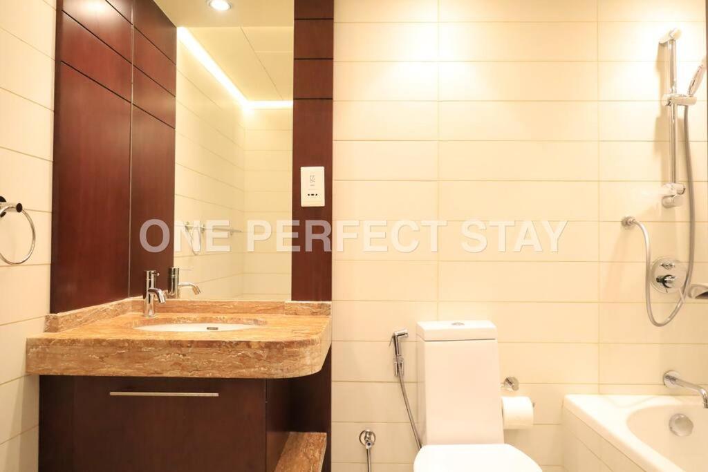 2br In Heart Of Downtown With Pool & Gym * Dubai