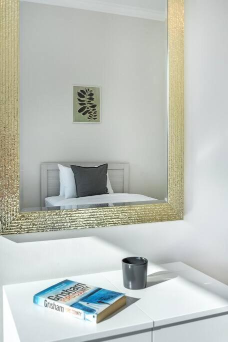 First Class 1br Stylish With Burj Khalifa View Dubai
