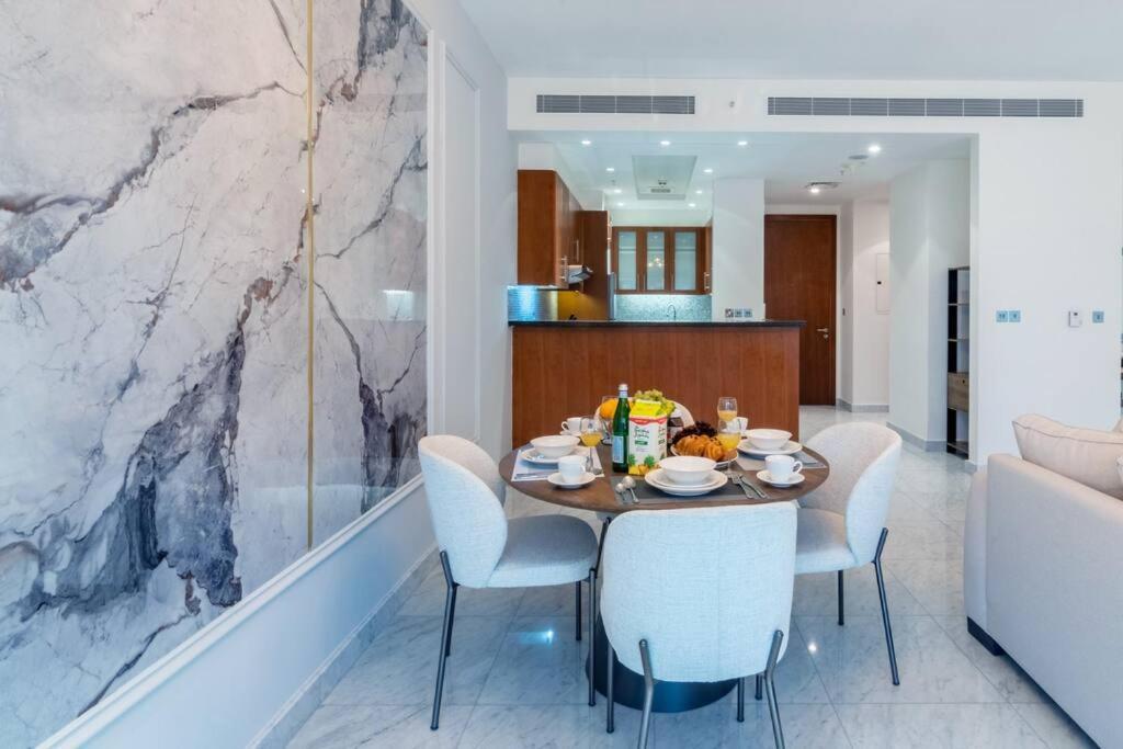 Apartamento First Class 1br Luxurious Difc Retreat Dubai