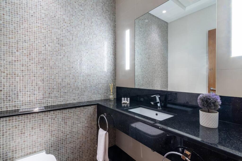 Apartamento First Class 1br Luxurious Difc Retreat Dubai