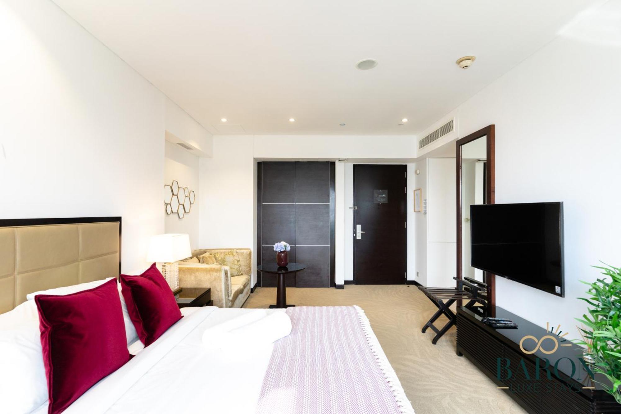 Elegant Studio, Address Marina.