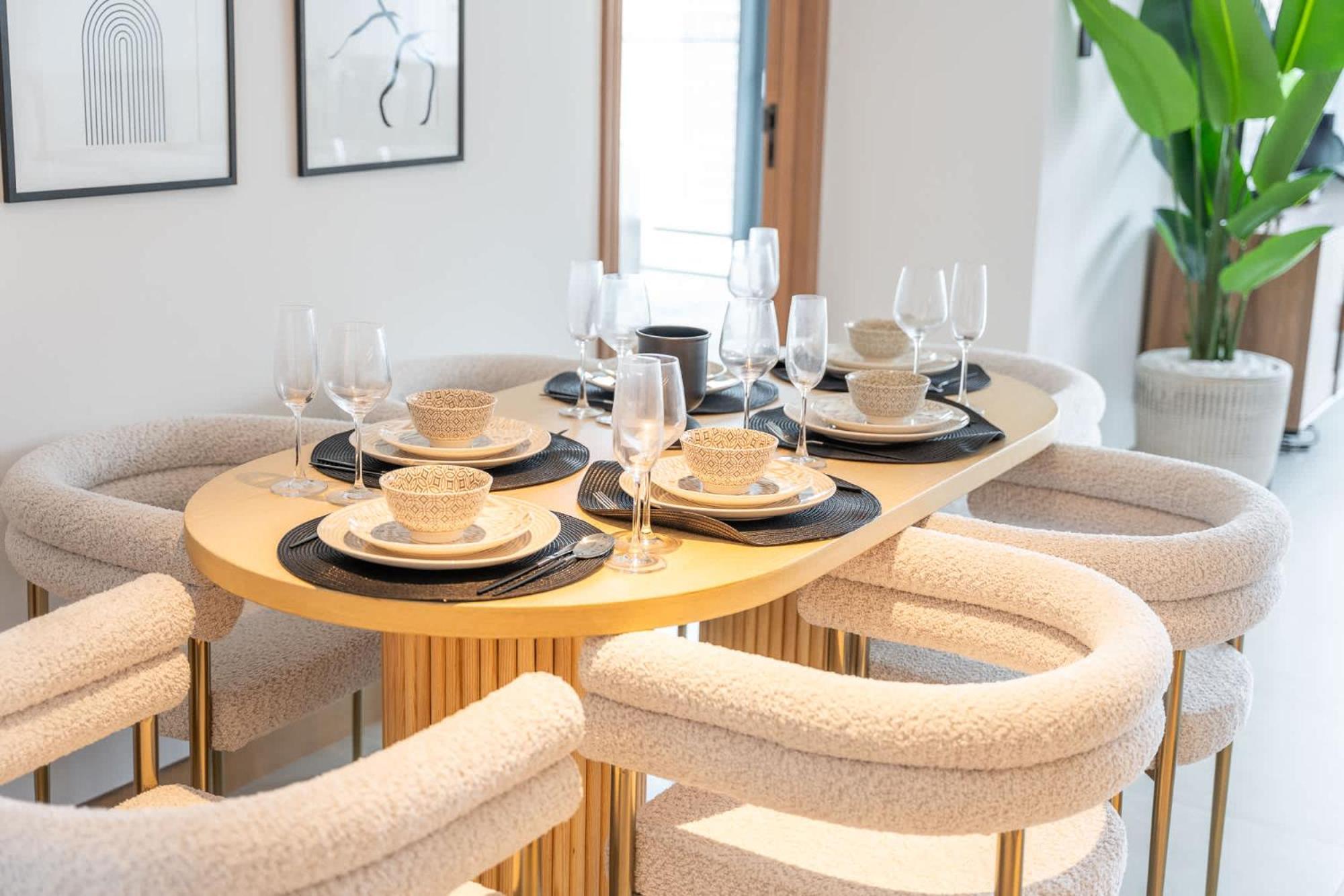 Apartamento Stylish 3-bedrooms With An Elegant Dining Area In The Heart Of Marina! *