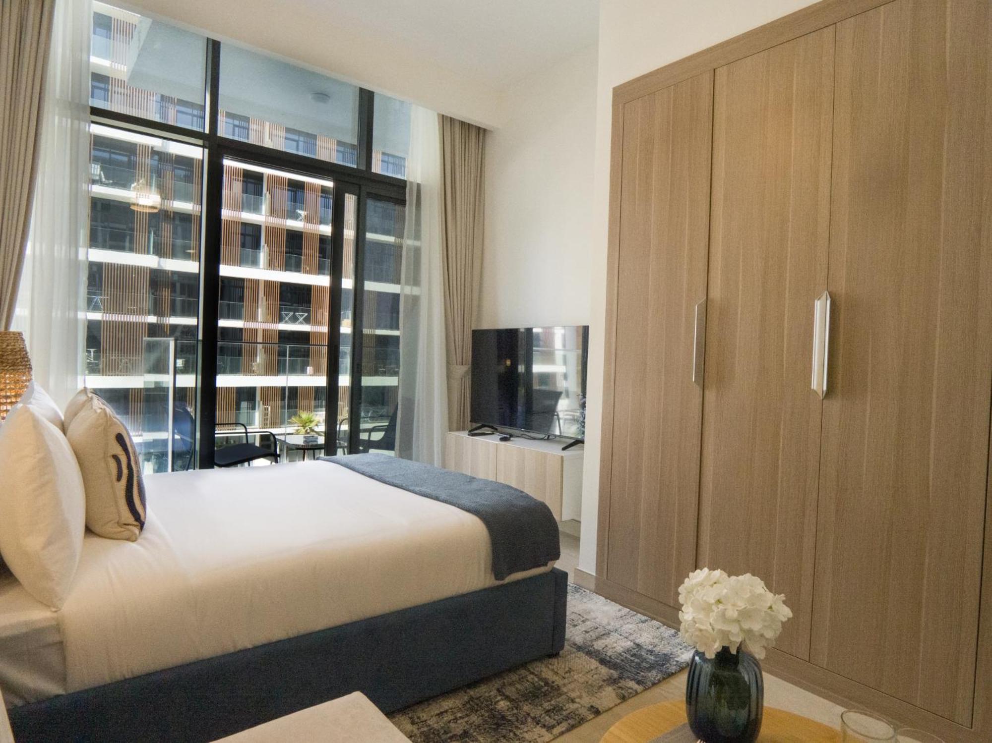 Appartement Easygo- Lavish Stu With Pool View In Azizi Riviera Dubai