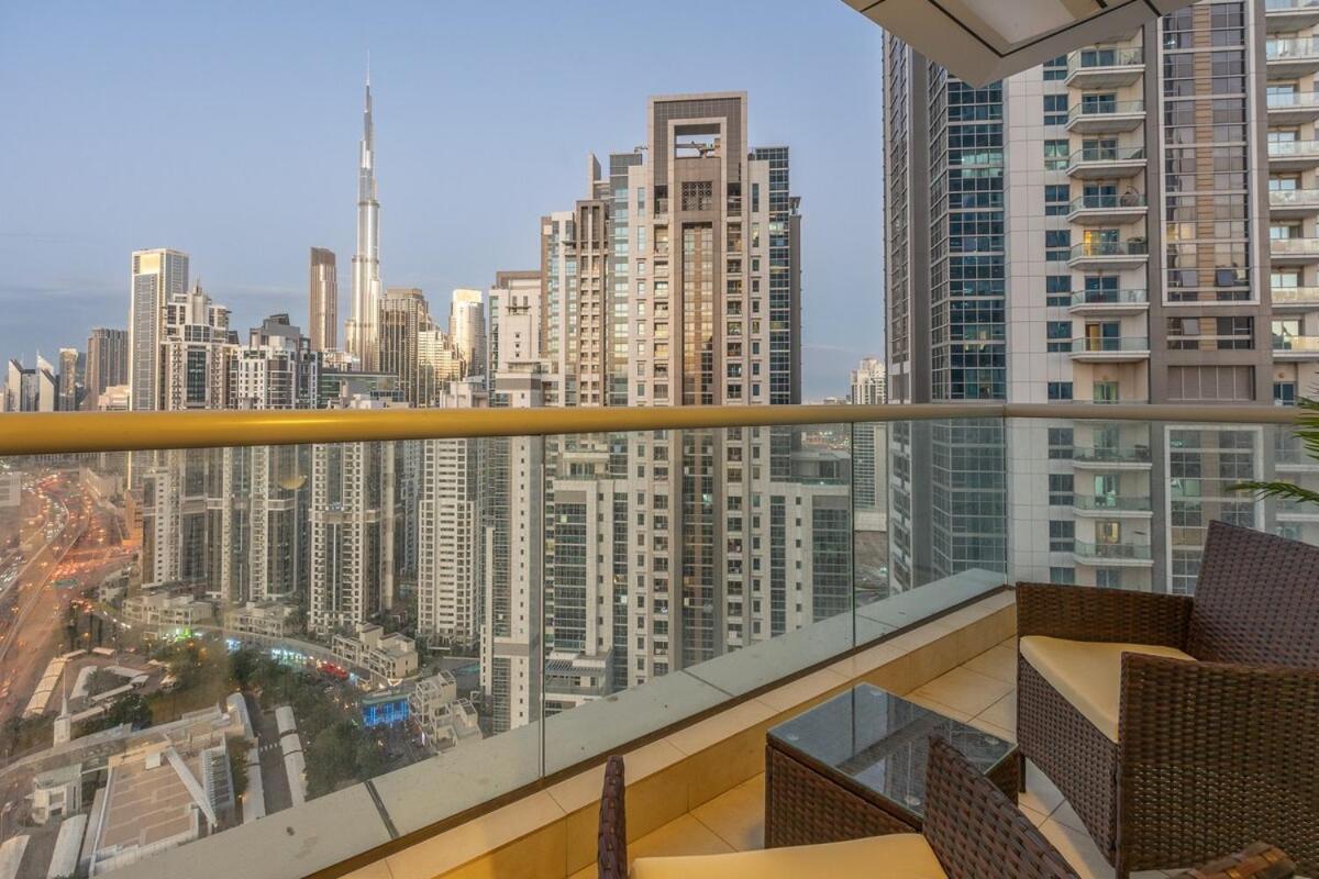 Classy 2-bedrooms With Vintage-inspired Furniture At Executive Tower M! Dubaï