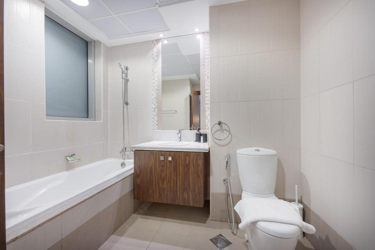 Appartement Classy 2-bedrooms With Vintage-inspired Furniture At Executive Tower M!