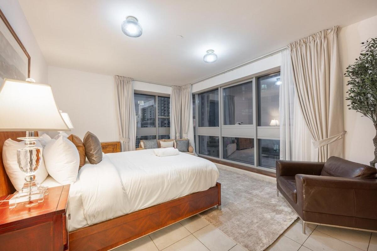 Classy 2-bedrooms With Vintage-inspired Furniture At Executive Tower M! * Dubaï