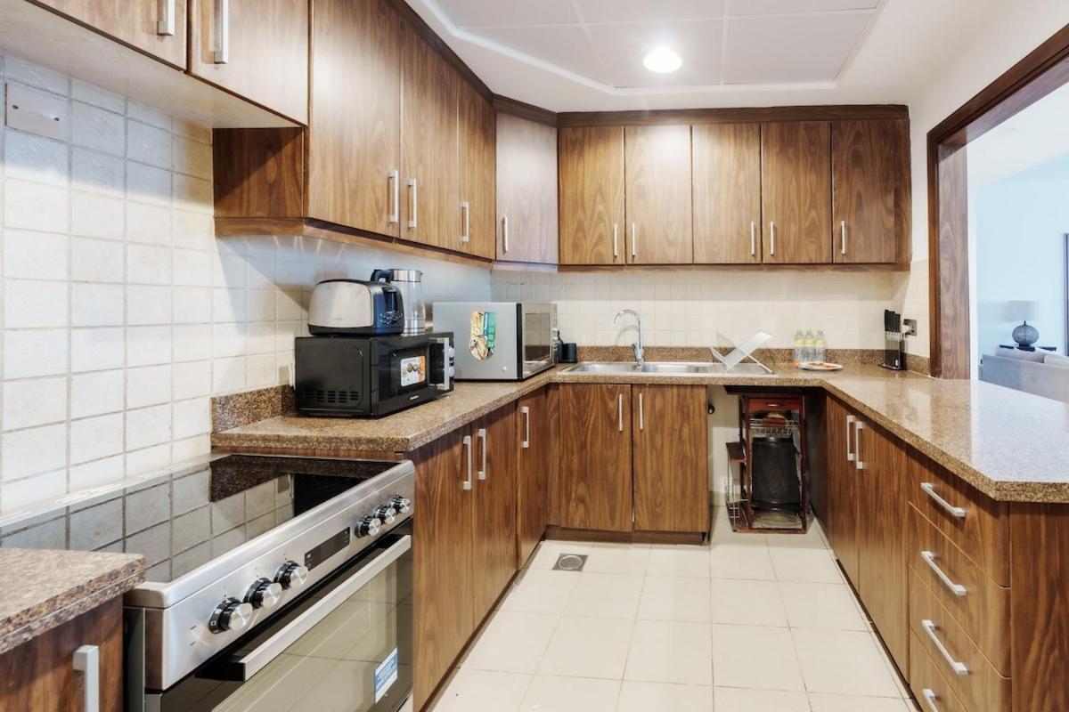 Classy 2-bedrooms With Vintage-inspired Furniture At Executive Tower M! Appartement Dubaï