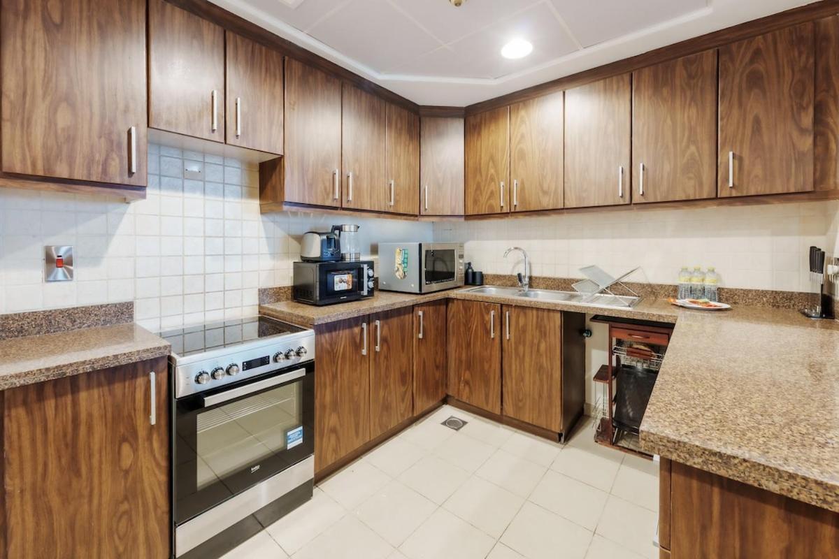 Classy 2-bedrooms With Vintage-inspired Furniture At Executive Tower M! Appartement