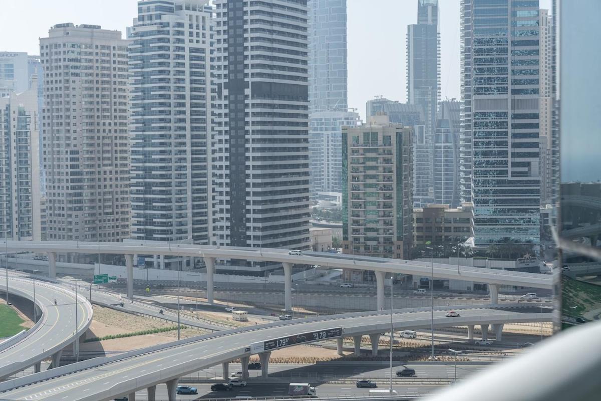 Classy 1-bedroom In Jumeirah Lakes Towers With View!