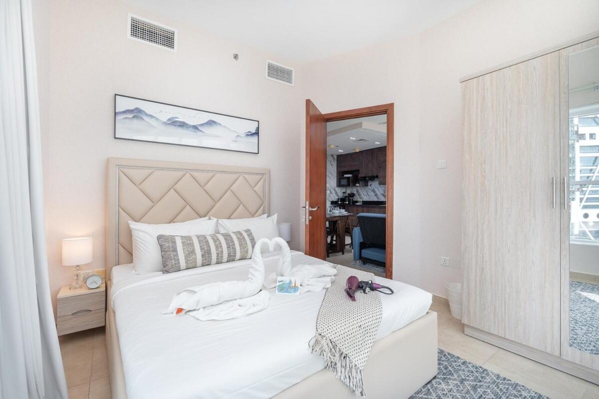 Classy 1-bedroom In Jumeirah Lakes Towers With View!