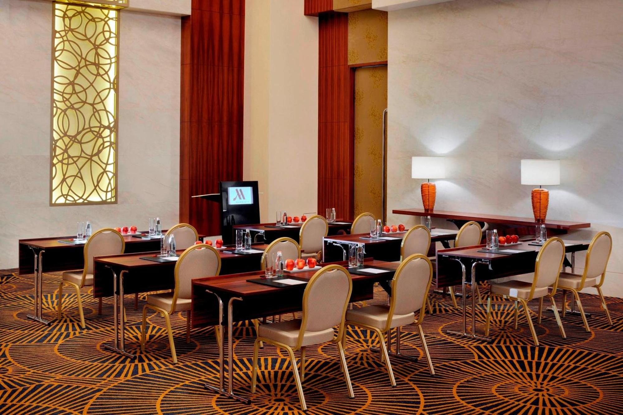 Hotel Marriott Al Jaddaf 5*