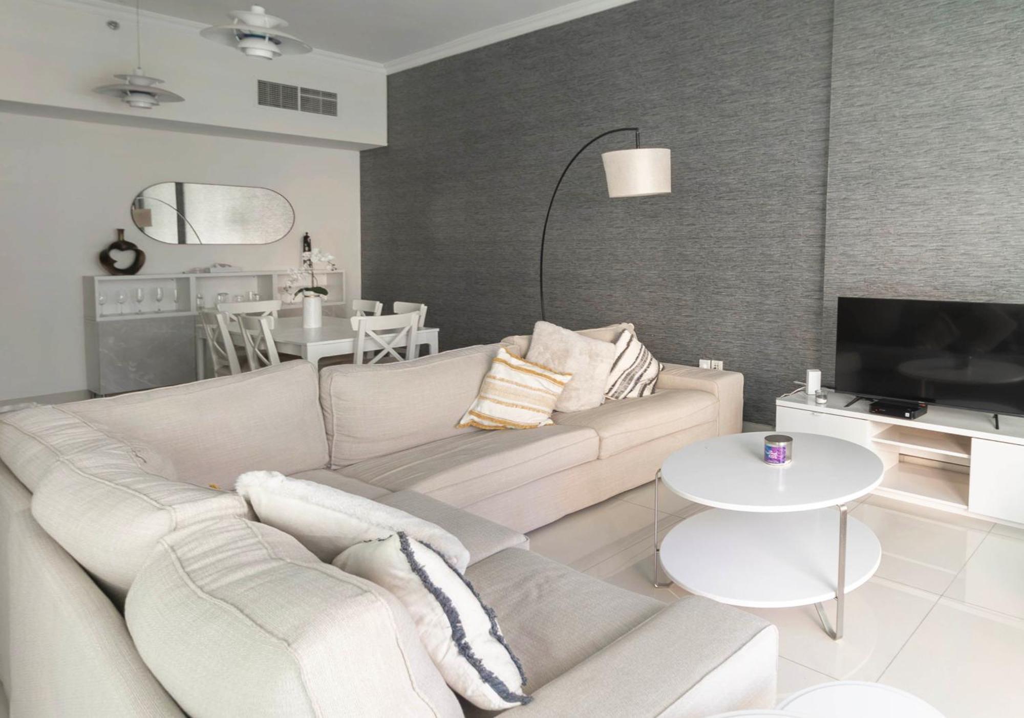 Relaxing 2br Haven In Marina Perfect Location & Amenities Apartment Dubai