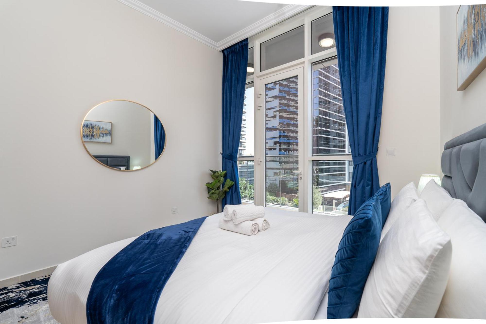 Apartamento Dunya Tower Luxury And 2 Min Walk To Mall And Burj Khalifa In Heart Of Downtown Dubái