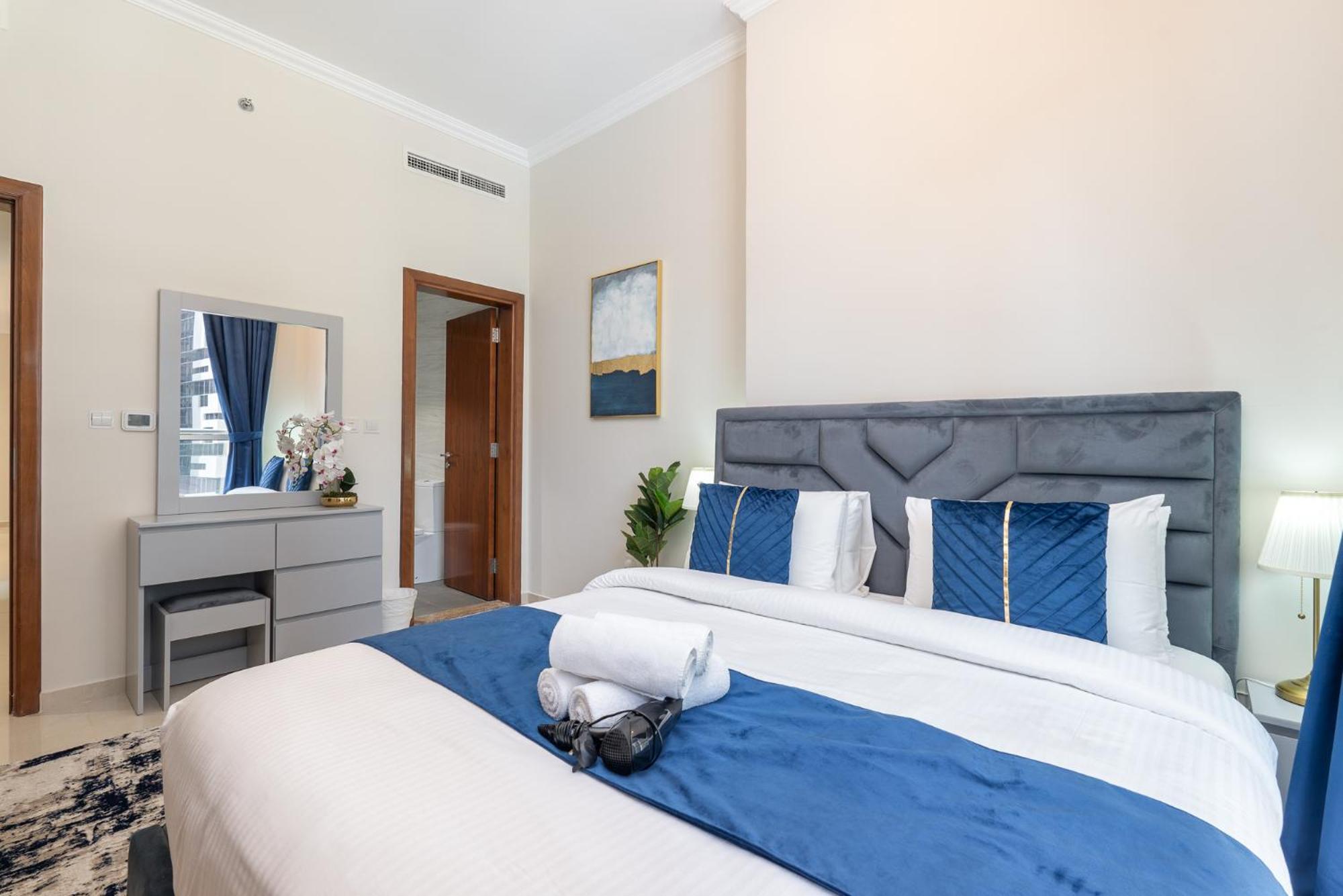Dunya Tower Luxury And 2 Min Walk To Mall And Burj Khalifa In Heart Of Downtown Dubái