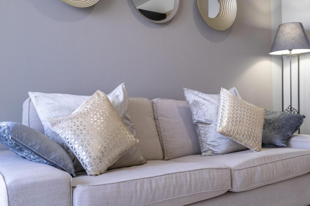 Stunning 1-bedroom With Marina Views Apartamento *