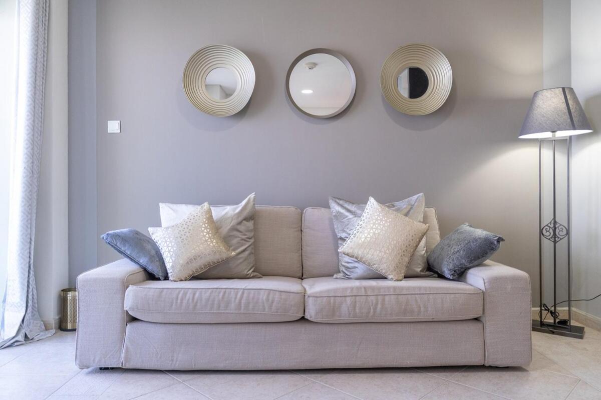 Stunning 1-bedroom With Marina Views Apartamento