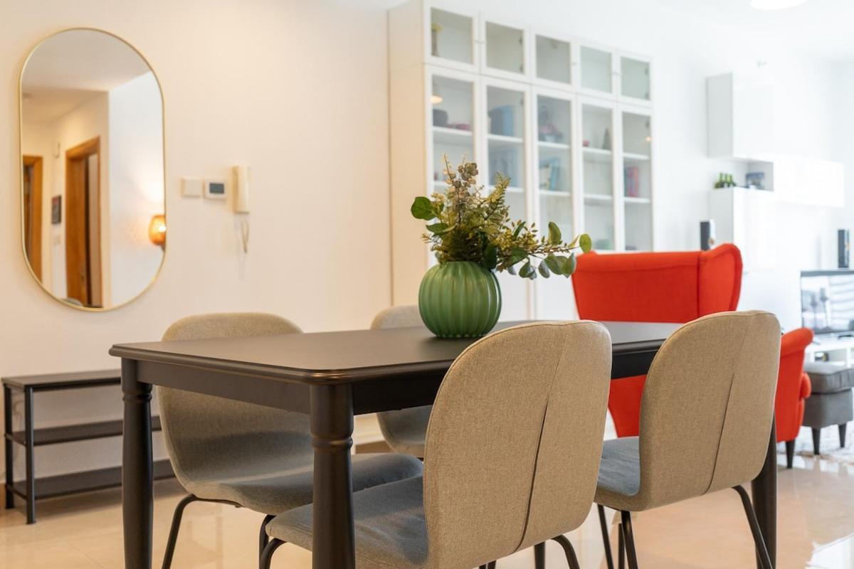 Marina's Cozy Retreat For Two *