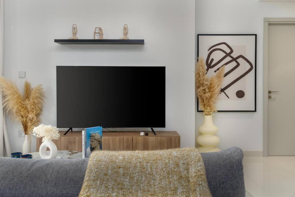 White Sage Sun And 1br At Isle Emaar Beachfront Apartment Dubai