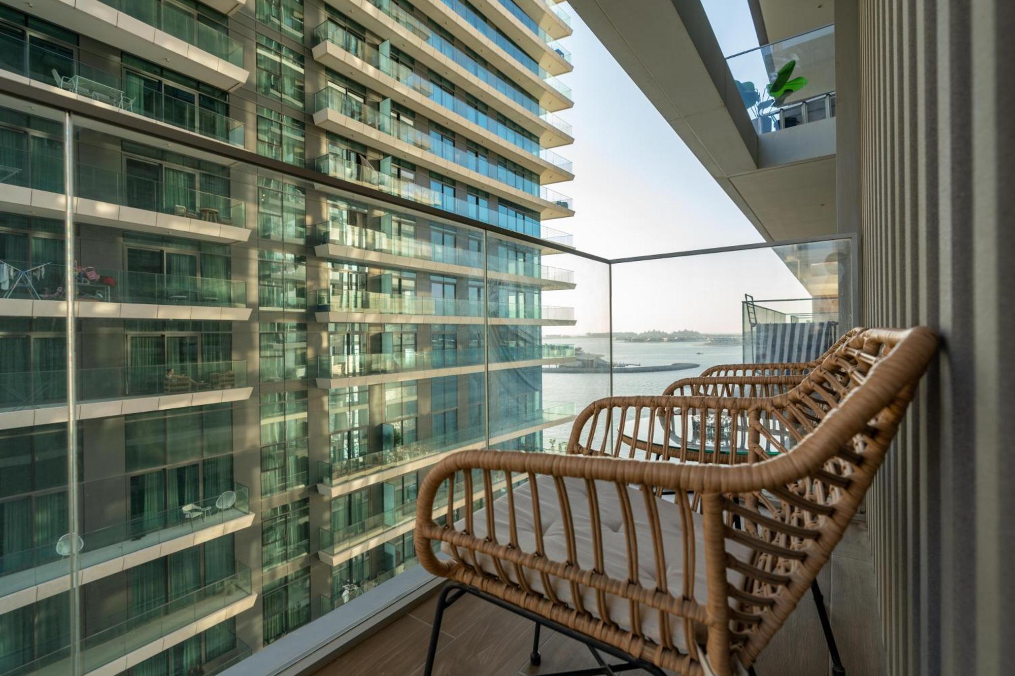 White Sage Sun And 1br At Isle Emaar Beachfront Apartment Dubai