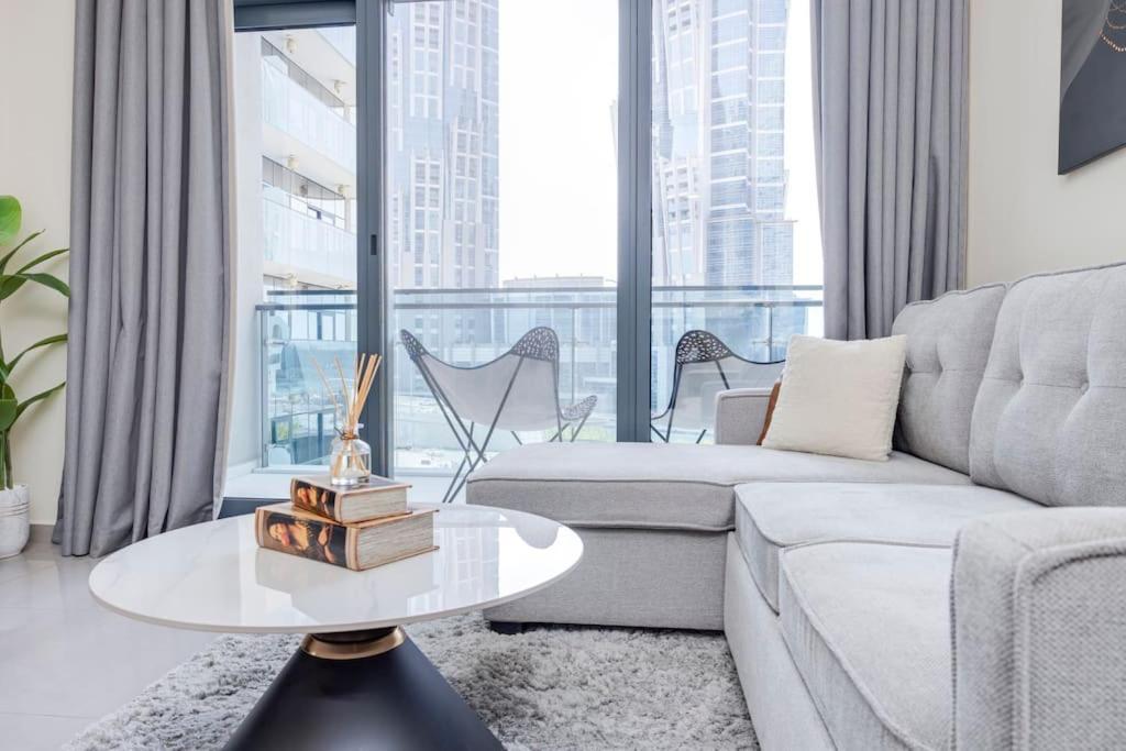 Chic 1br Getaway- 4min Walk To Business Bay Metro & 10min To Burj Khalifa Apartamento Dubái