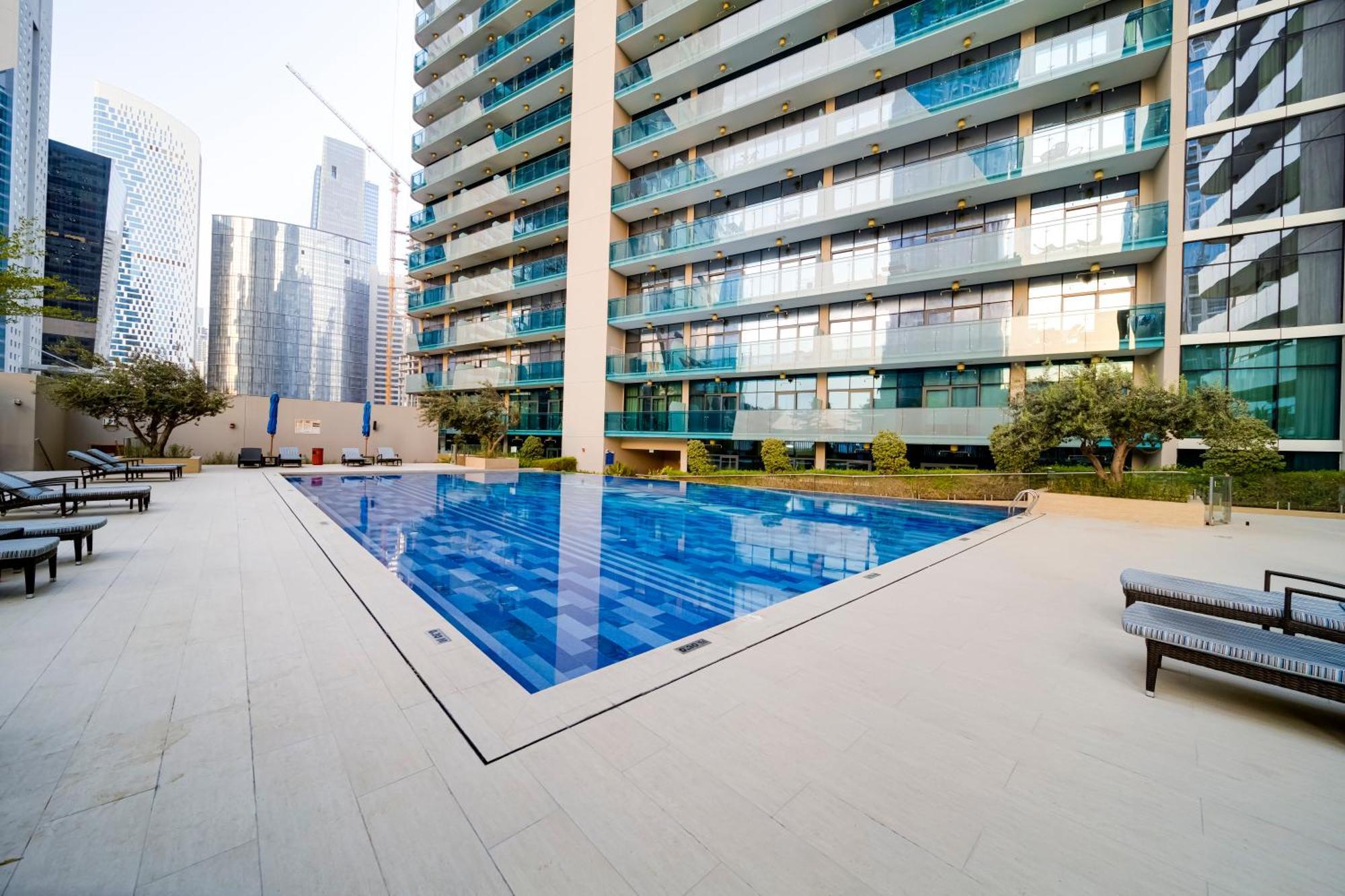 Chic 1br Getaway- 4min Walk To Business Bay Metro & 10min To Burj Khalifa Dubái