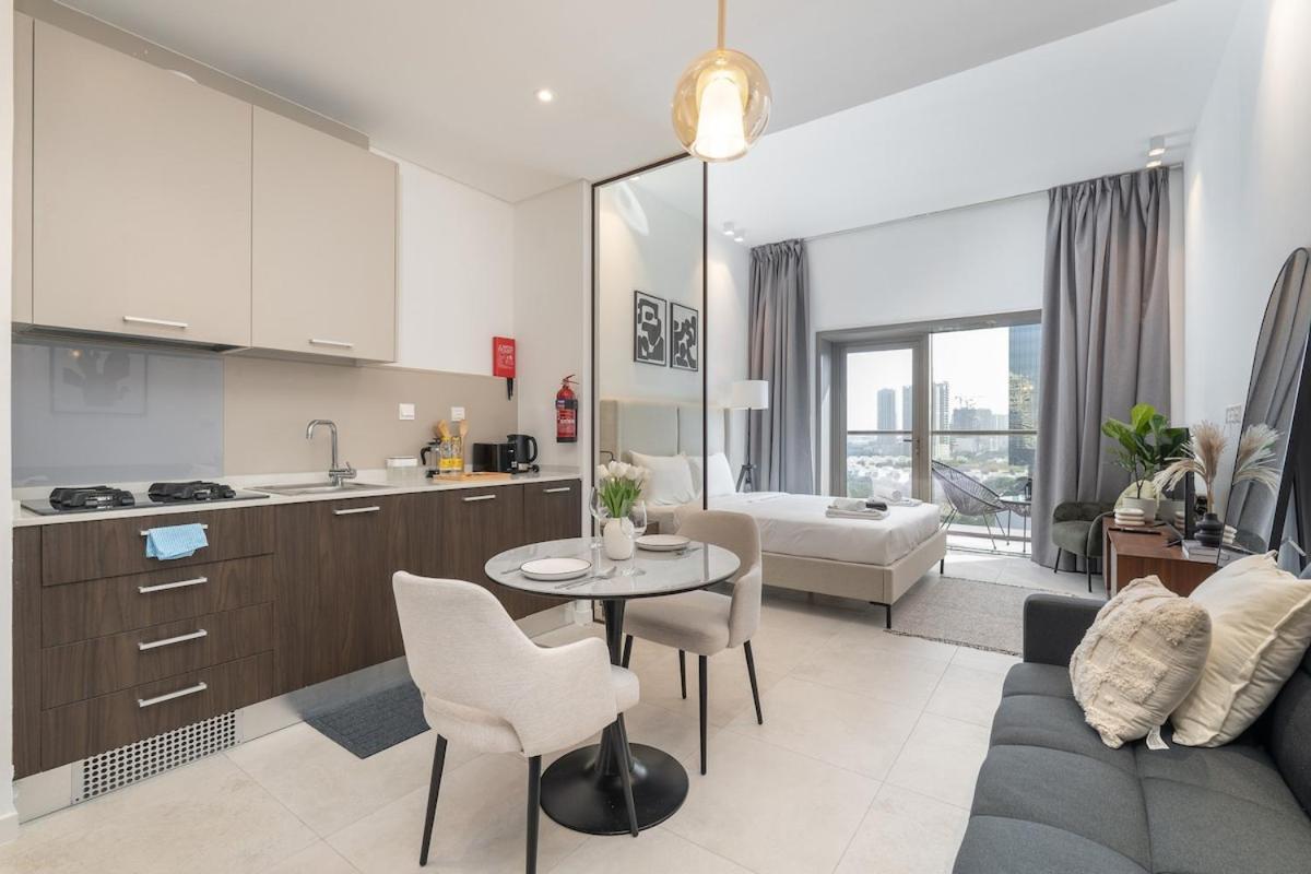 Awesome At Park View Tower In Jvc With Skyline Views Dubái