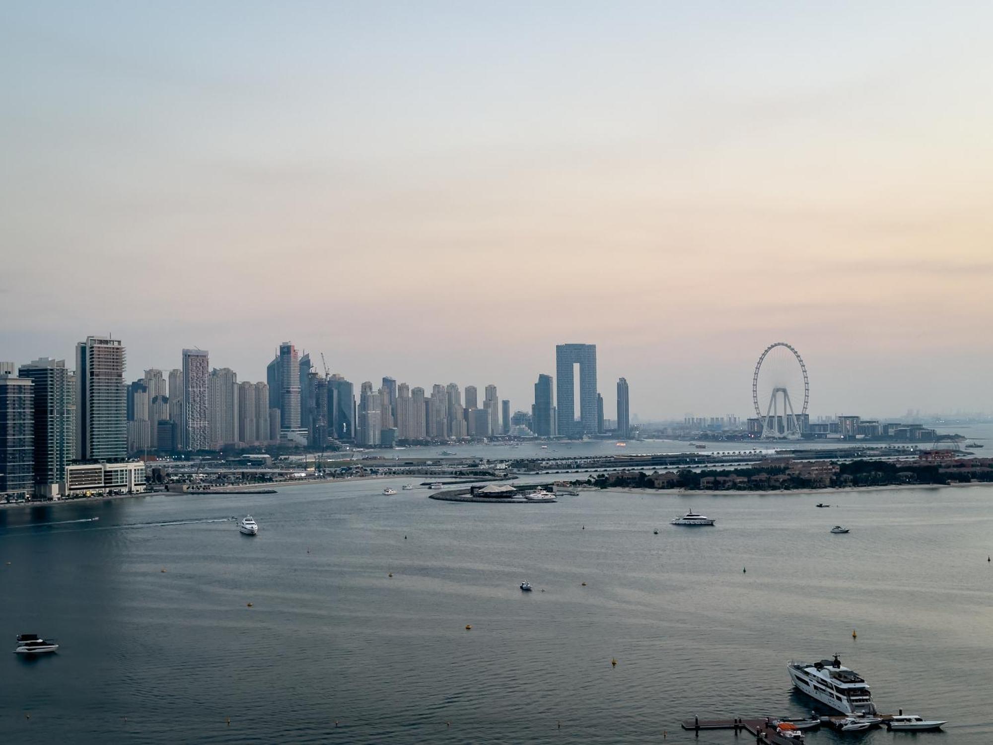 Beachfront On The Palm Jumeirah With Amazing View Rooftop Infinity Pool Appartement *