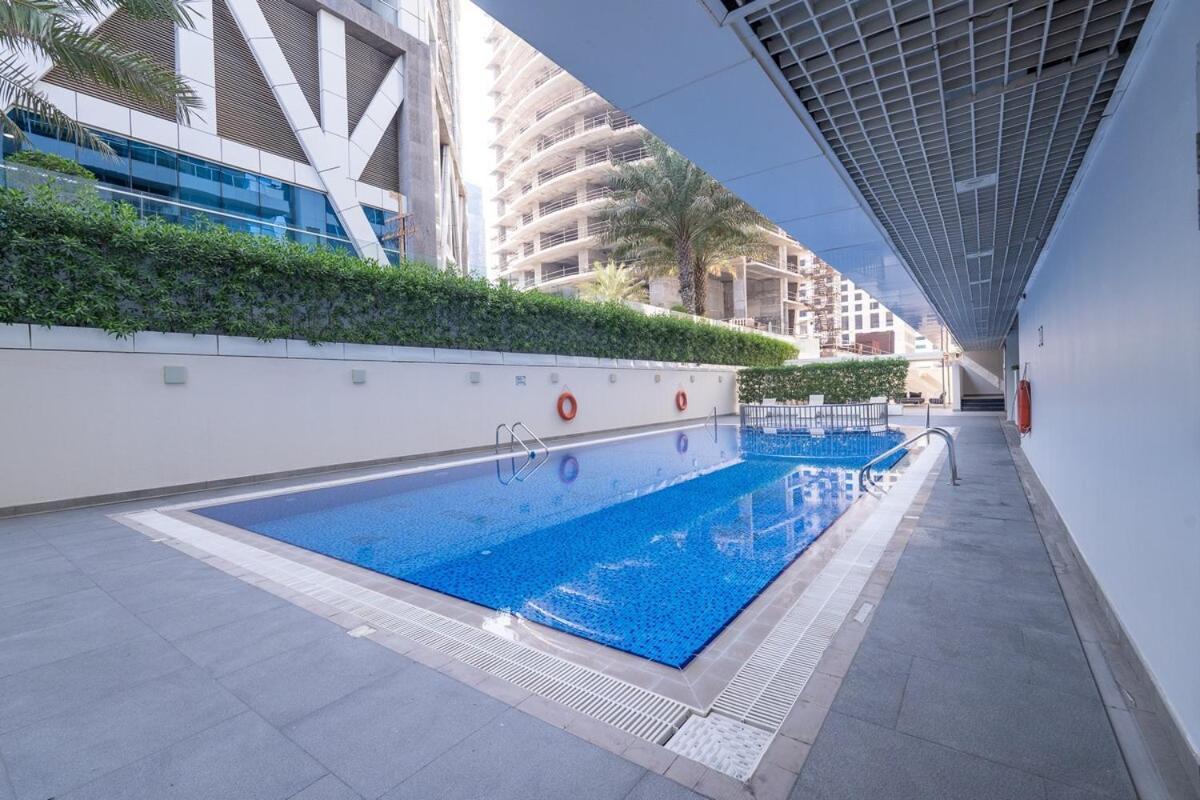 Stylish 2-bedroom With Modern Living In Marina *