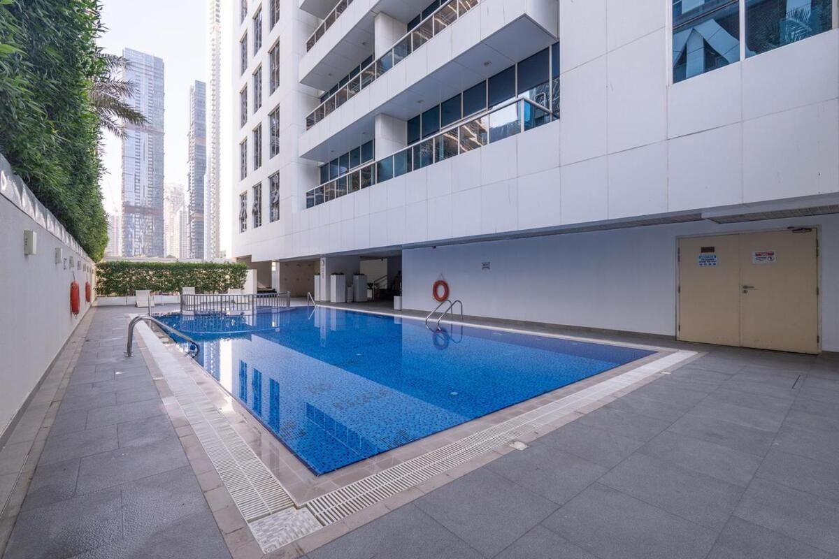 Stylish 2-bedroom With Modern Living In Marina *