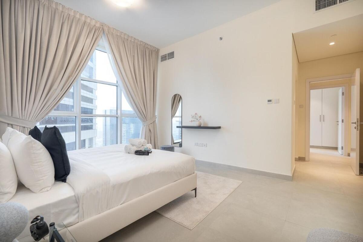 Stylish 2-bedroom With Modern Living In Marina *