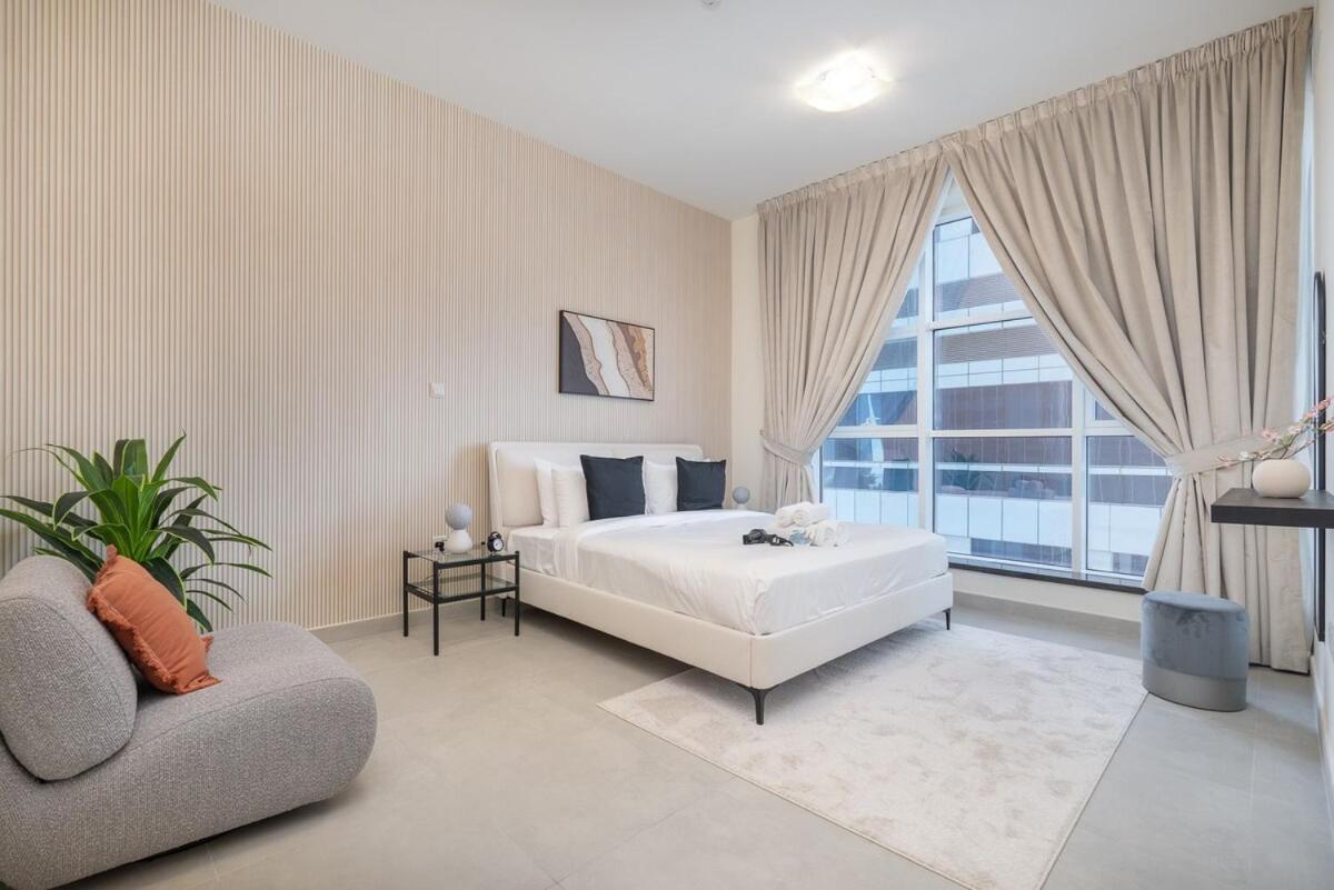 Stylish 2-bedroom With Modern Living In Marina *
