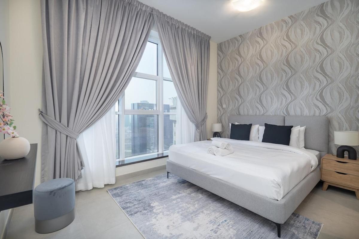 Stylish 2-bedroom With Modern Living In Marina *