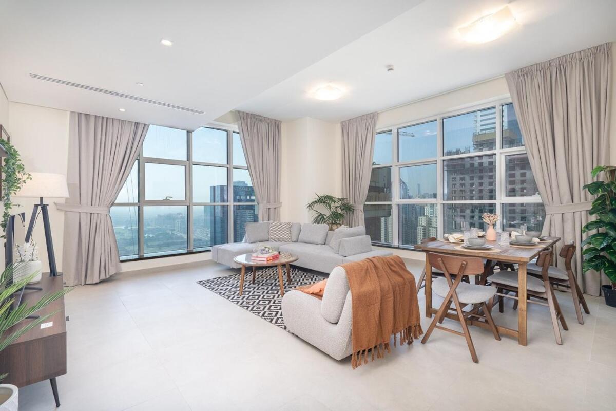Stylish 2-bedroom With Modern Living In Marina *