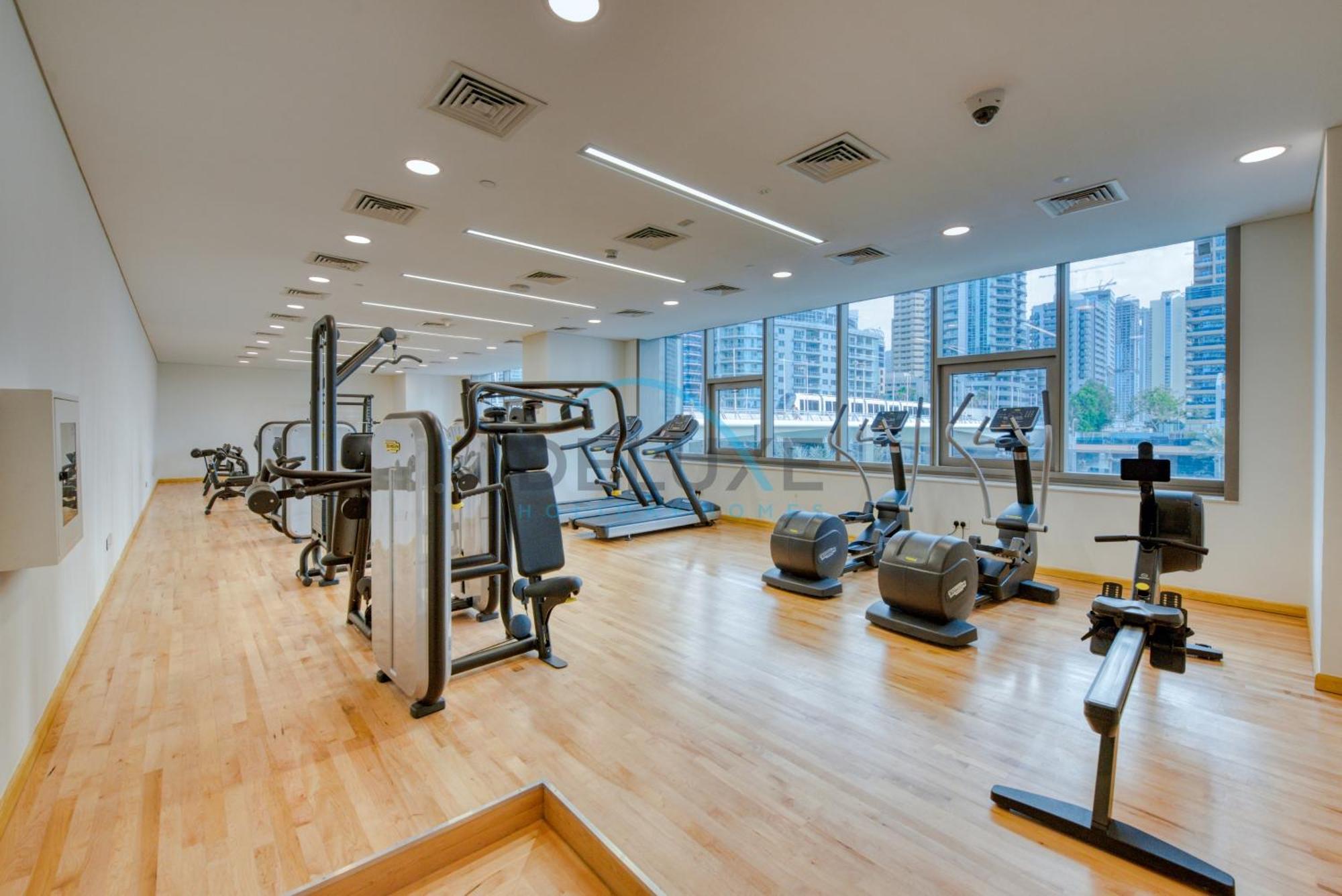 Cozy 1br Getaway In Sparkle Tower 3, Marina Buy Deluxe Homes