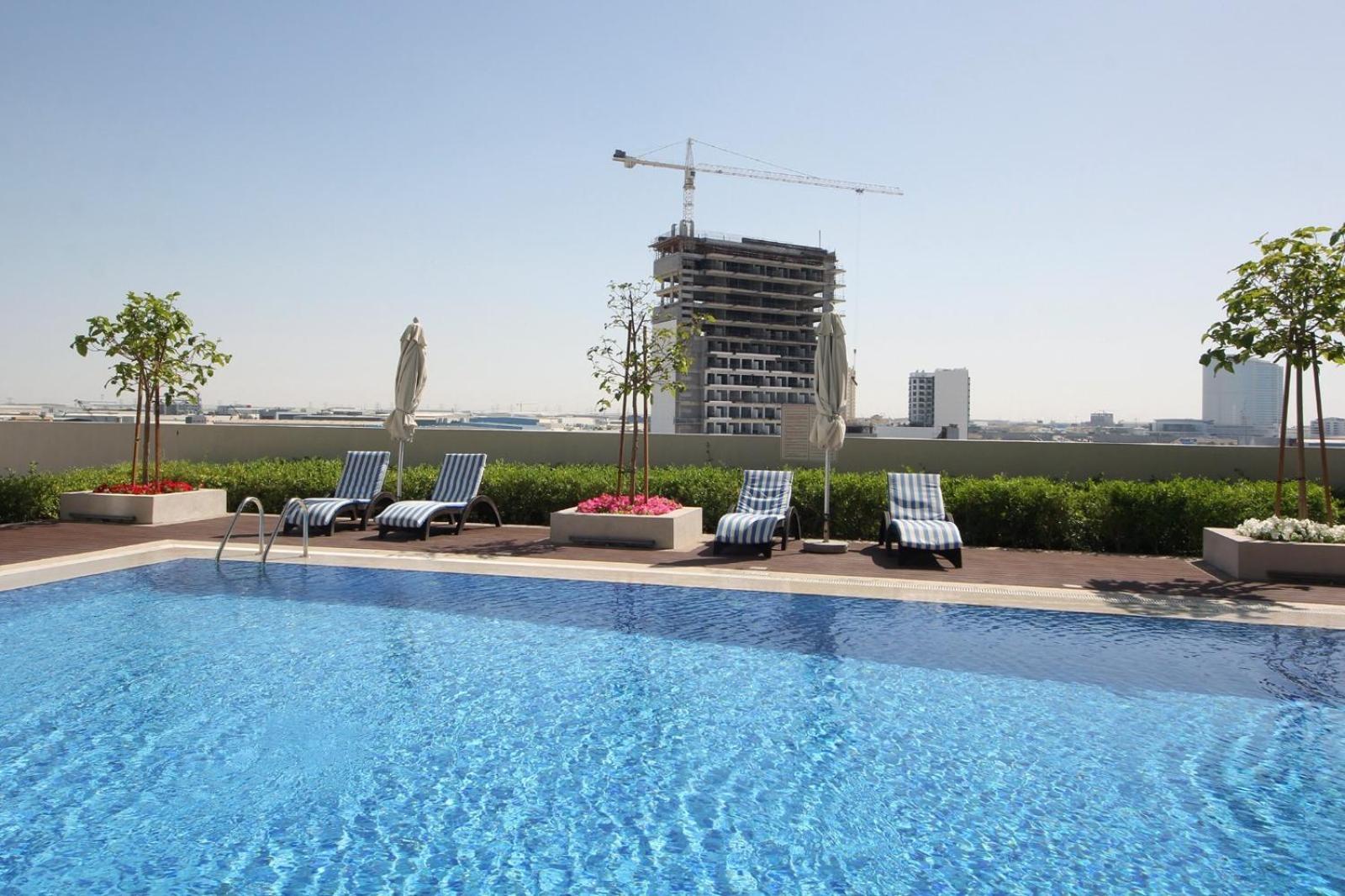 Apartment Aura Azizi By Golden Casa