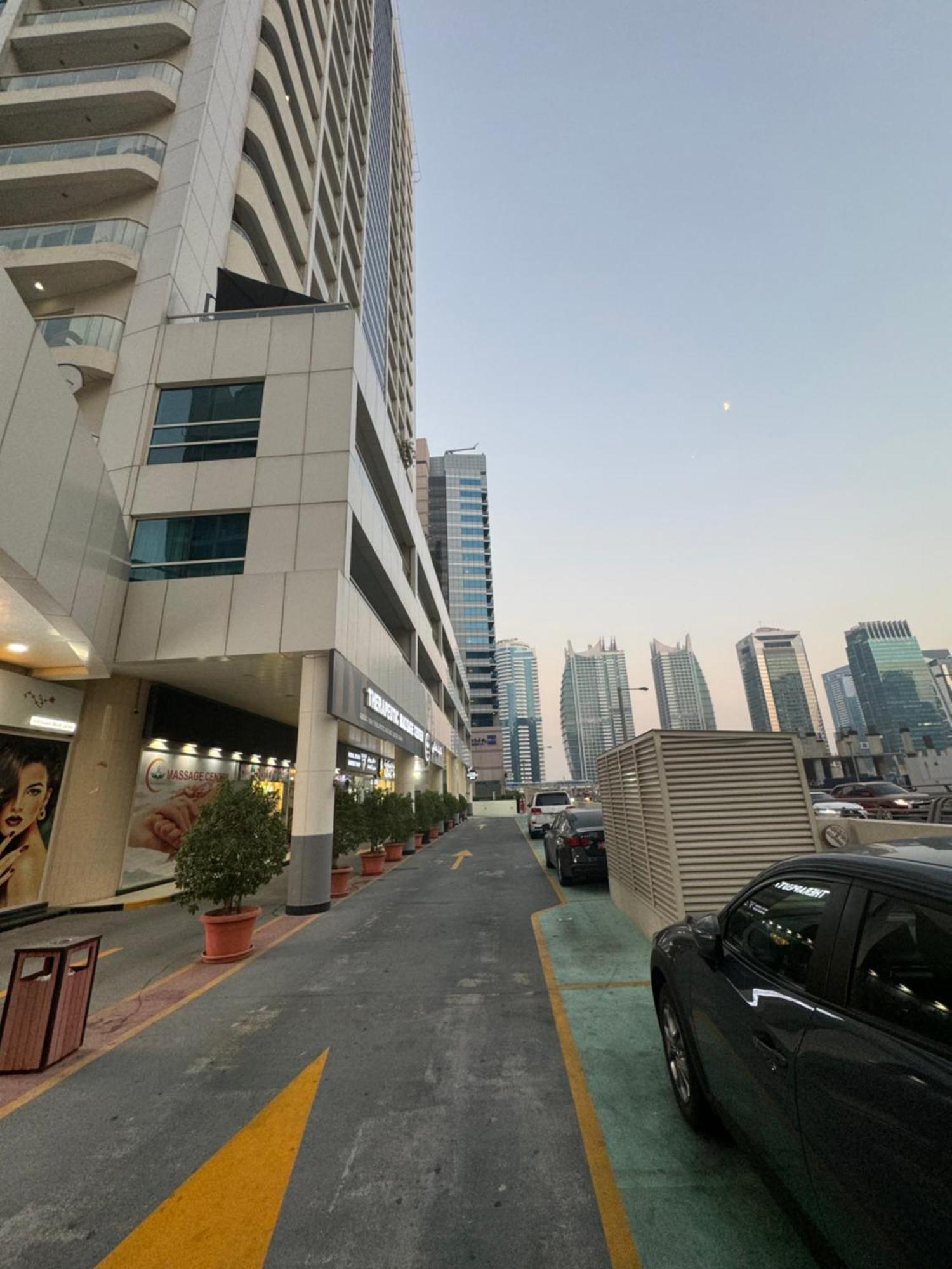 Golden Hour Marina View Apartment Dubai